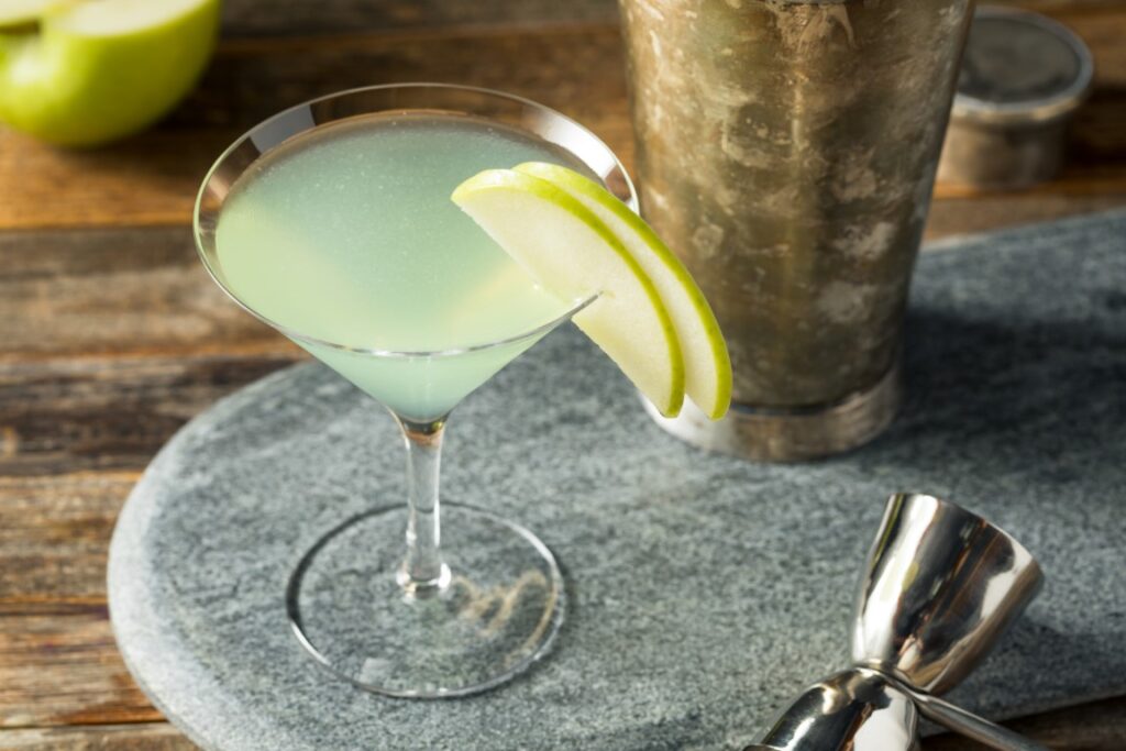 Appletini apple martini eplemartini oppskrift fra barglass